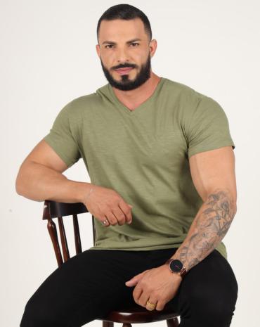 camiseta-masculina-basica-manga-curta-gola-v-atacado-rua-44-goiania 