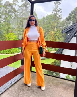 Conjunto Feminino Calça Pantalona e Blazer