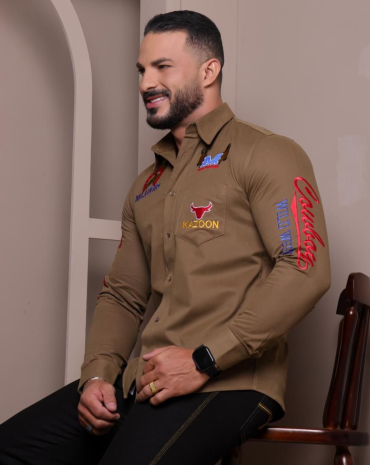 camisa-masculina-social-manga-comprida-com-patch-atacado-rua-44-goiania 