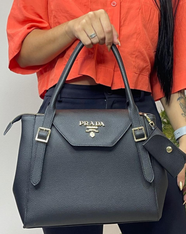 bolsa-de-mao-com-letreiro-prada-atacado-rua-44-goiania 