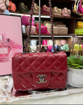 Bolsa Feminina Pequena Transversal com Corrente