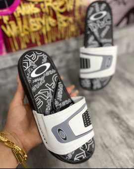 Chinelo Slide Oakley Confortável