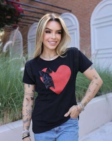 t-shirt-feminina-com-aplique-de-laco-atacado-rua-44-goiania 