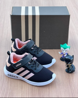 Tênis Infantil Adidas com Velcro