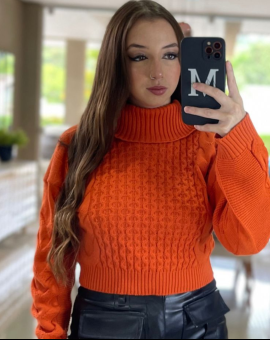 Blusa Suéter Feminino com Ombro Caído Liso