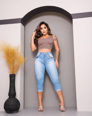 calca-jeans-capri-feminina-sky-clean-atacado-rua-44-goiania 