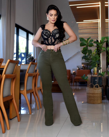 calca-jeans-feminina-flare-verde-oliva-atacado-rua-44-goiania 