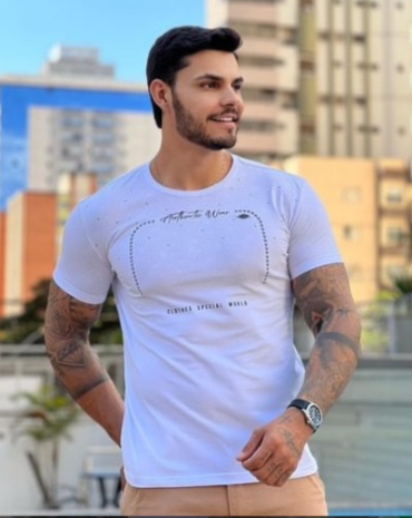 camiseta-masculina-branca-algodao-confortavel-atacado-rua-44-goiania 