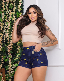 Short Jeans Curto com Bordado Floral
