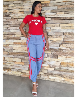 T-Shirt Feminina com Frase Amor