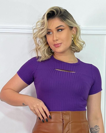 blusa-feminina-canelada-com-decote-atacado-rua-44-goiania 