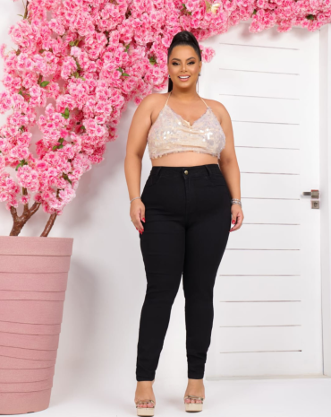 calca-jeans-plus-size-cintura-alta-feminina-preta-atacado-rua-44-goiania 