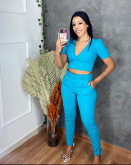 Conjunto Alfaiataria Calça e Cropped com Decote V