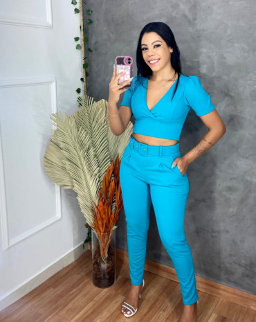 conjunto-alfaiataria-calca-e-cropped-com-decote-v-atacado-rua-44-goiania 