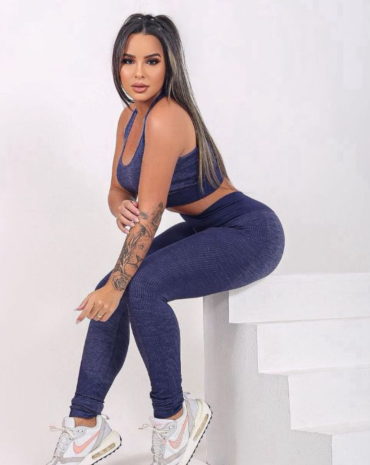 conjunto-de-academia-feminino-legging-e-top-alta-compressao-atacado-rua-44-goiania 