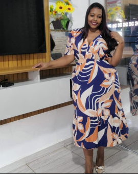 Vestido Plus Size Midi Estampado Decote V