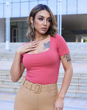 blusa-canelada-com-decote-quadrado-atacado-rua-44-goiania 