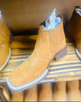 Bota Comitiva de Couro Colada e Costurada