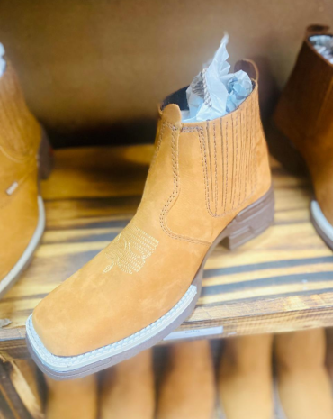 bota-comitiva-de-couro-colada-e-costurada-atacado-rua-44-goiania 