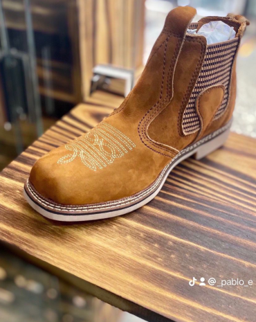 botina-de-couro-com-elastico-sanfonado 