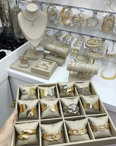 braceletes-banhados-a-ouro-18k-elegantes-atacado-rua-44-goiania 