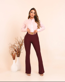 Calça Flare com Placa Dourada Cintura Alta