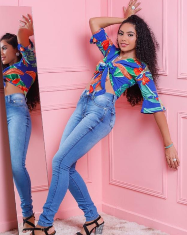 calca-jeans-feminina-sky-clean-apertadinha-atacado-rua-44-goiania 