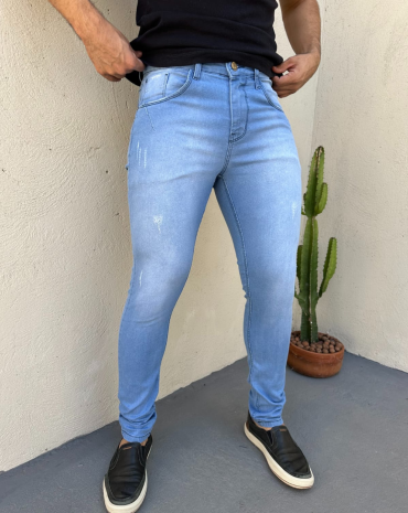 calca-jeans-masculina-coladinha-lavagem-clara-atacado-rua-44-goiania 