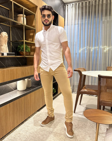 calca-jeans-masculina-skynny-bege-com-elastano-atacado-rua-44-goiania 