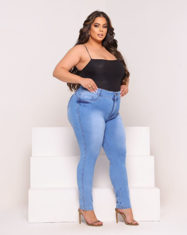 calca-jeans-plus-size-sky-clean-cintura-alta-atacado-rua-44-goiania 