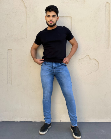 calca-masculina-jeans-apertadinha-com-bolso-atacado-rua-44-goiania 