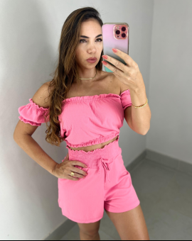 Conjunto com Cropped Ciganinha e Short Cintura Alta