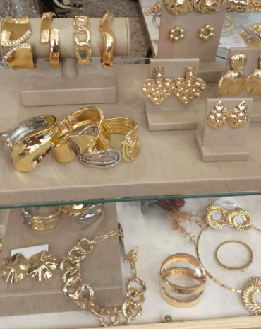 joias-para-revender-kit-pulseiras-e-brincos-ouro-18-k-atacado-rua-44-goiania 