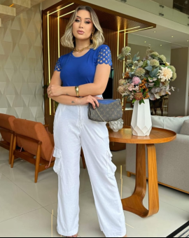 Blusa em Malha com Detalhe na Manga