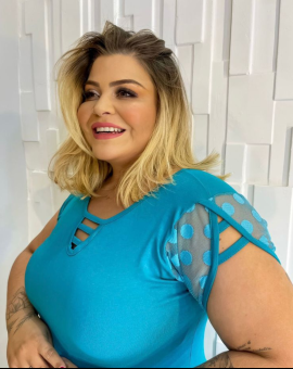 Blusa Plus Size com Decote V Lisa