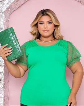 Blusa Plus Size com Detalhe em Tule e Poá