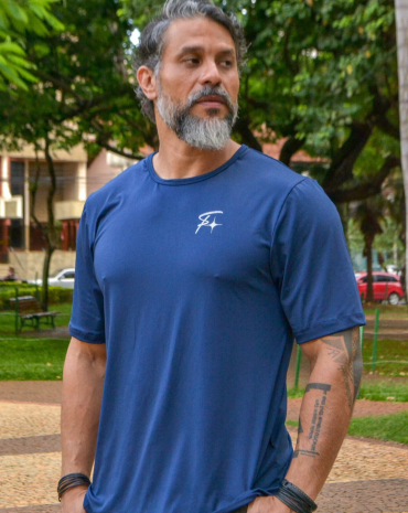 camiseta-masculina-de-protecao-uv-basica-atacado-rua-44-goiania 