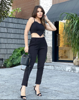 Conjunto Feminino Calça de Alfaiataria e Cropped Preto