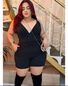 Macaquinho Plus Size com Decote V Preto