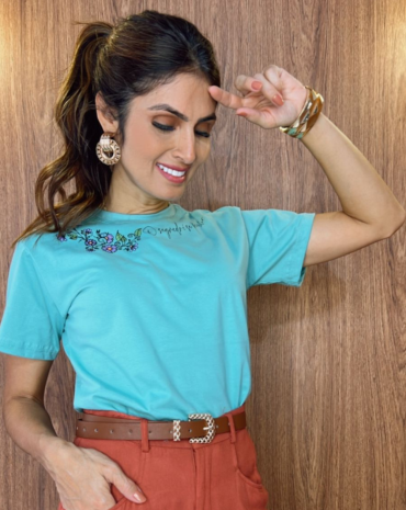 t-shirt-de-luxo-feminina-com-bordado-atacado-rua-44-goiania 
