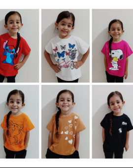 T-Shirt Infantil com Estampa de Personagens