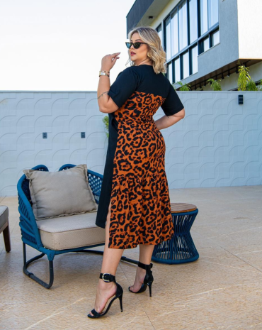 vestido-midi-plus-size-animal-print-com-fenda-lateral-atacado-rua-44-goiania 