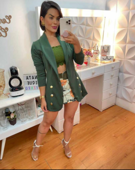 Blazer Feminino com Botões Dourados Liso