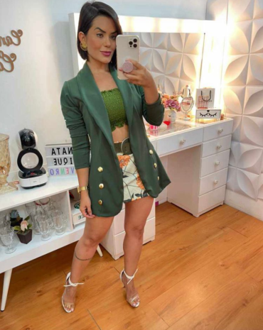 blazer-feminino-com-botoes-dourados-liso-atacado-rua-44-goiania 