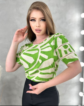 Blusa Estampada Gola Redonda com Detalhe na Manga