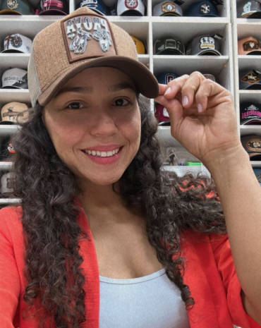 bone-trucker-unissex-bordado-aba-curva-atacado-rua-44-goiania 