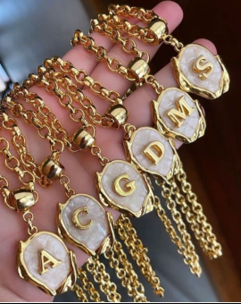 Colar com Inicial do Nome Madreperola