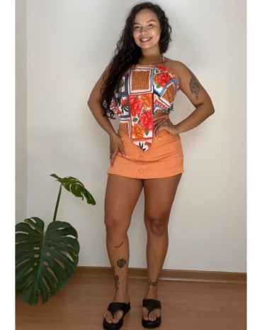 conjunto-com-cropped-estampado-e-short-saia 