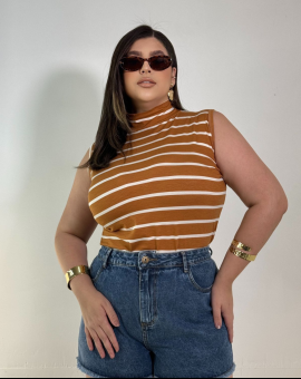 Regata Plus Size Listrada Gola Alta Bege