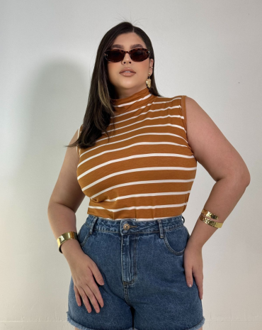 regata-plus-size-listrada-gola-alta-bege-atacado-rua-44-goiania 